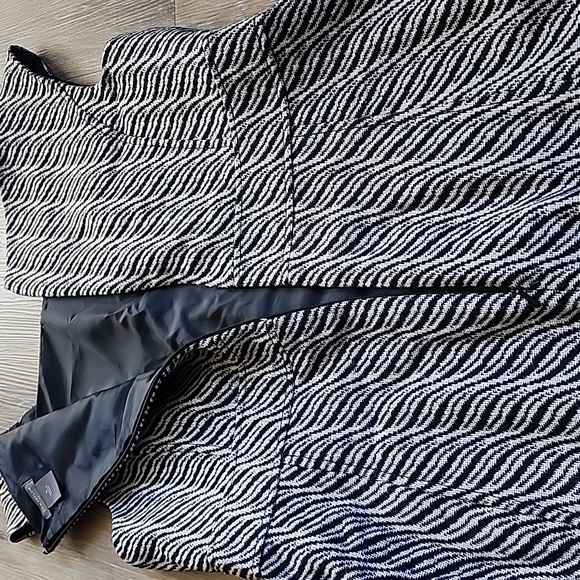 Elegant Black and White Women's Dress - Picture 8 of 11